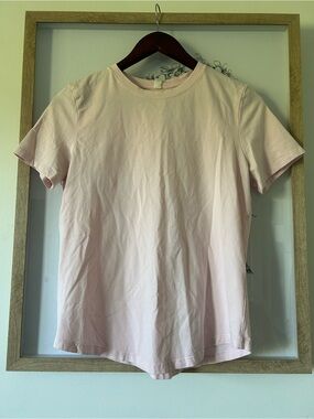 Lululemon T‑Shirt in Pale Pink